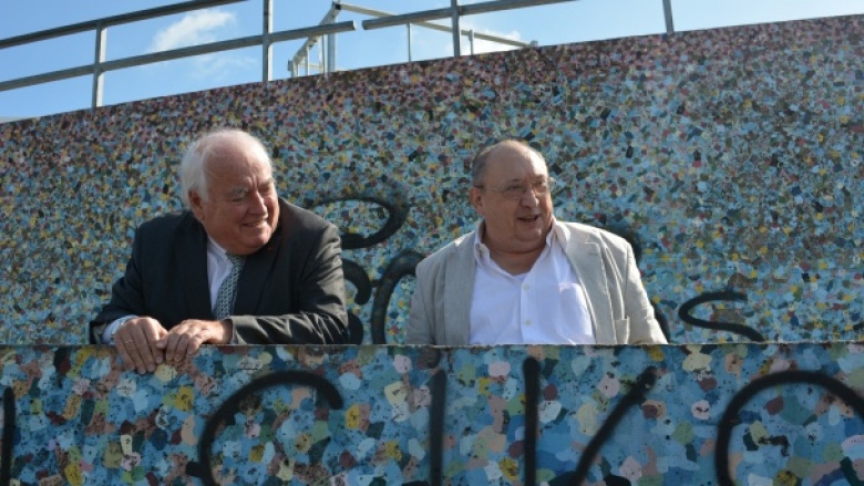 Bürgermeister Conzen (l.) und Prof. Kuhna stellen ihr Konzept vor Bürgermeister Conzen (l.) und Prof. Kuhna stellen ihr Konzept vor