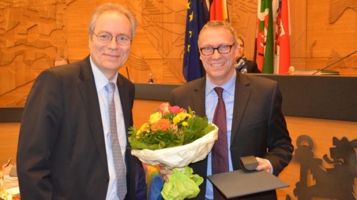 Rüdiger Gutt (l.) beglückwünscht Stefan Wiedon